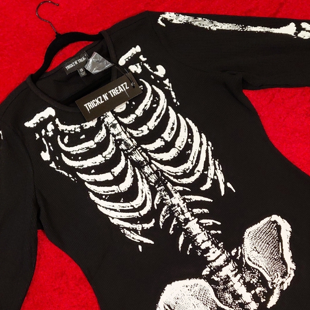DOLLSKILL TRICKZ N TREATZ 1X BLACK LONG SLEEVED XRAY RIB CAGE ROMPER